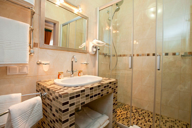 Ванная комната в номере Люкс, гостиница Marsen, г.Винница