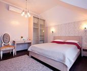 Двухместный номер Полулюкс №5 с двуспальной кроватью и балконом в отеле Marsen, г.Винница